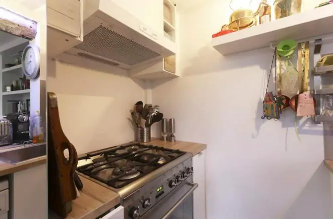 Homestay Good News - Bonne Nouvelle Apartment Paris France